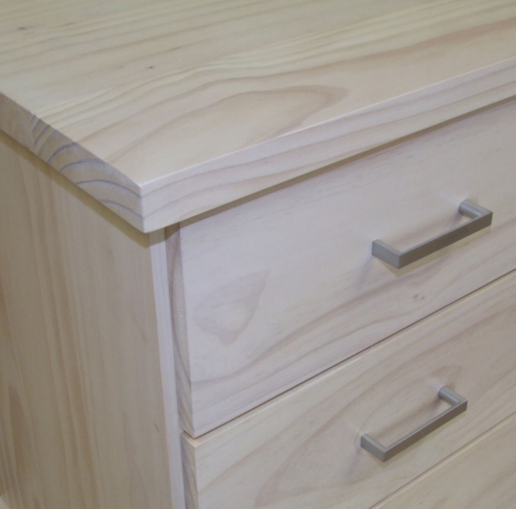 SQUARE PROFILE ON TOPS AND DRAWER FRONTS